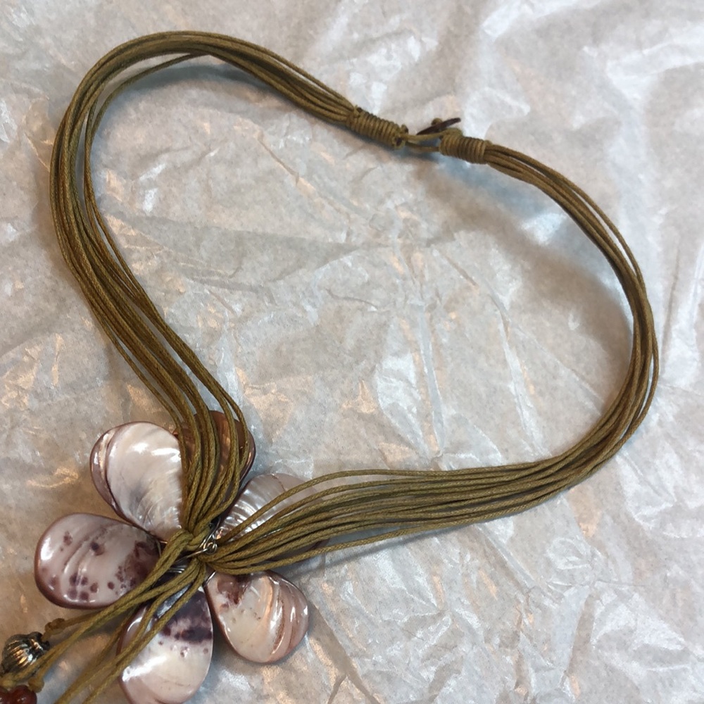 Shell Flower Necklace - Picture 13 of 16